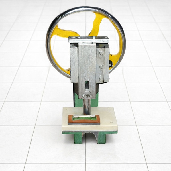 ​ Specimen Cutting Machine
